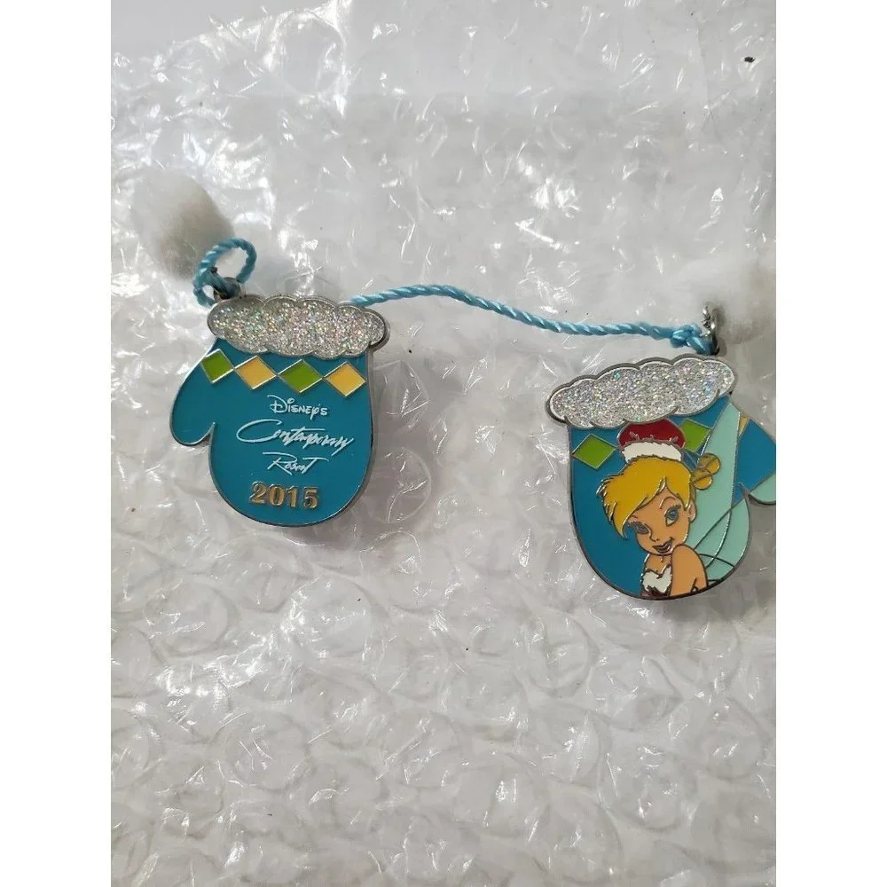 Contemporary Resort 2015 Happy Holidays Tinker Bell Mittens Pin - Picture 2 of 3